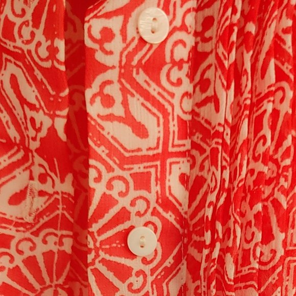 Sheer Sleeveless Button-Down Top - Picture 4 of 5